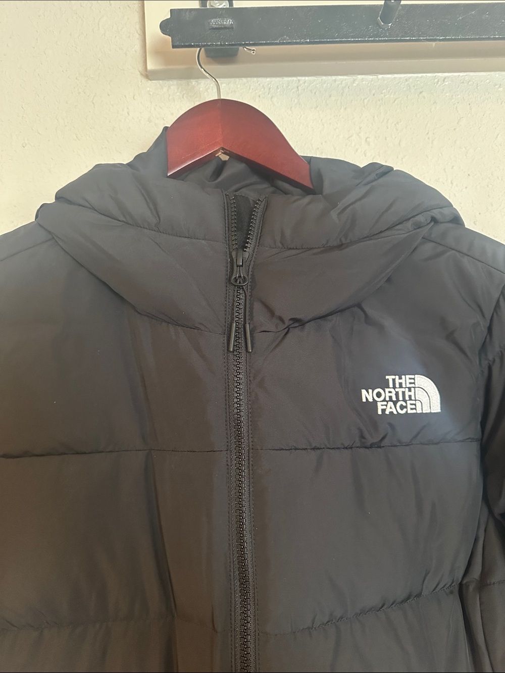 The North Face Women's Gotham 600 Hooded Parka Jacket - Picture 3 of 6